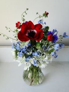 Blue Flower Centerpieces, Red White Blue Flowers, Red Flower Arrangements, Blue Flower Arrangements, Prom Bouquet, October Fest, Blue Flowers Bouquet, White Flower Arrangements, Blue Weddings