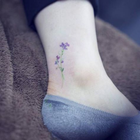 Minimalist flower design Sweet Pea Tattoo, Wildflowers Tattoo, Violet Tattoo, Henne Tattoo, Iris Tattoo, Ankle Tattoo Designs, Small Flower Tattoos, 문신 디자인, Tattoo Blog