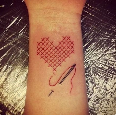 Cross Stitch Tattoo, Sewing Tattoos, Grandma Tattoos, Tattoo Painting, Stitch Tattoo, Herz Tattoo, Theme Tattoo, Geniale Tattoos, Cross Stitch Heart