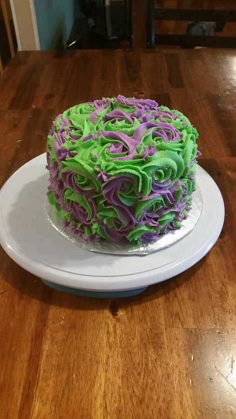 Purple And Green Cake Ideas, Green And Purple Cake, Gender Reveal Food, Birthday Cale, Zombie Cake, Zombies 3, Cake Design Inspiration, Purple Cakes, Green Cake