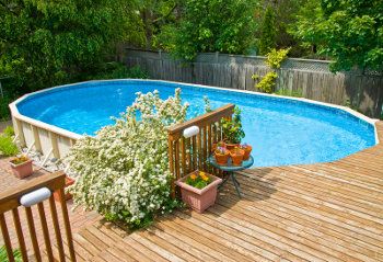 Perfect above ground pool deck complete with decorative plants Oval Above Ground Pools, Ideas De Piscina, Oberirdische Pools, Oval Pool, Pool Cost, Pool Deck Plans, Best Above Ground Pool, Swimming Pool Decks, Garden Swimming Pool