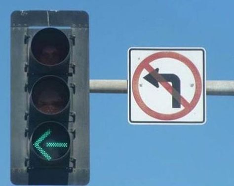 You Had One Job ~ left turn no left turn signals... I'm so confused U Turn Sign, Funny Sign Fails, Job Fails, Funny Road Signs, No U, Alternative Disney, You Had One Job, People Funny, U Turn