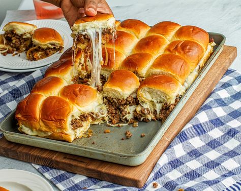 Learn more about Cheesy French Onion Pull-Apart Sliders from SideChef! French Onion Sliders, Pull Apart Sliders, Seasoned Broccoli, Vegetarian Stew, Flaky Biscuits, Slider Buns, Food Hub, Bean Stew, Slider Recipes