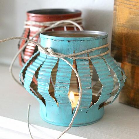 Hantverk Diy, Recycled Tin Cans, Tin Can Art, Recycled Tin, Tin Can Crafts, Garden Lanterns, Vintage Garden Decor, Tin Cans, Rustic Garden Decor