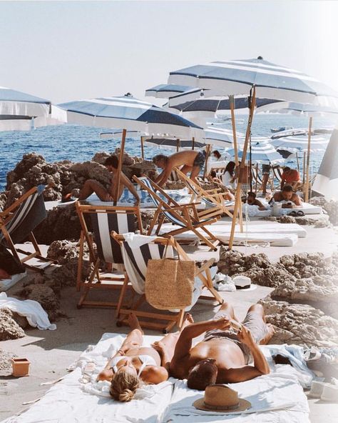 Living In London, Decor Shabby Chic, Beach Please, Italian Summer, European Summer, Elba, 인물 사진, Beach Chairs, Wanderlust Travel