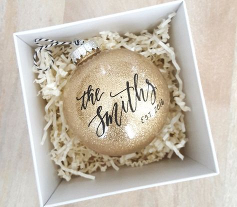 Newlywed Christmas Ornament, Newlywed Christmas, Ge Bort, Gold Calligraphy, Engagement Ornaments, 12 December, Glitter Ornaments, Christmas Ornaments Gifts, Cadeau Diy