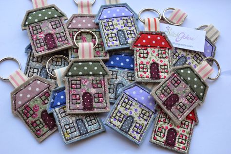 Stitch Galore: Busy week making key rings House Keyring, Freehand Machine Embroidery, Sewing To Sell, Scrap Fabric Crafts, Free Motion Embroidery, Handmade Boutique, Small Houses, Fabric Projects, Key Fobs