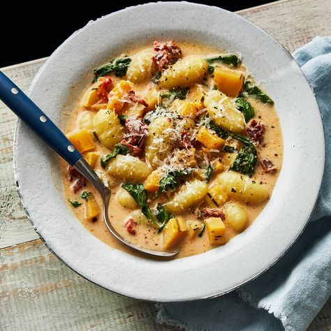 Slow-Cooker Creamy Sun-Dried Tomato Gnocchi with Delicata Squash & Spinach Tomato Gnocchi, Pasta Gnocchi, Sun Dried Tomato Sauce, Meat Meals, Delicata Squash, Crockpot Cooking, Easy Soup, Slow Cooker Dinner, Insta Pot