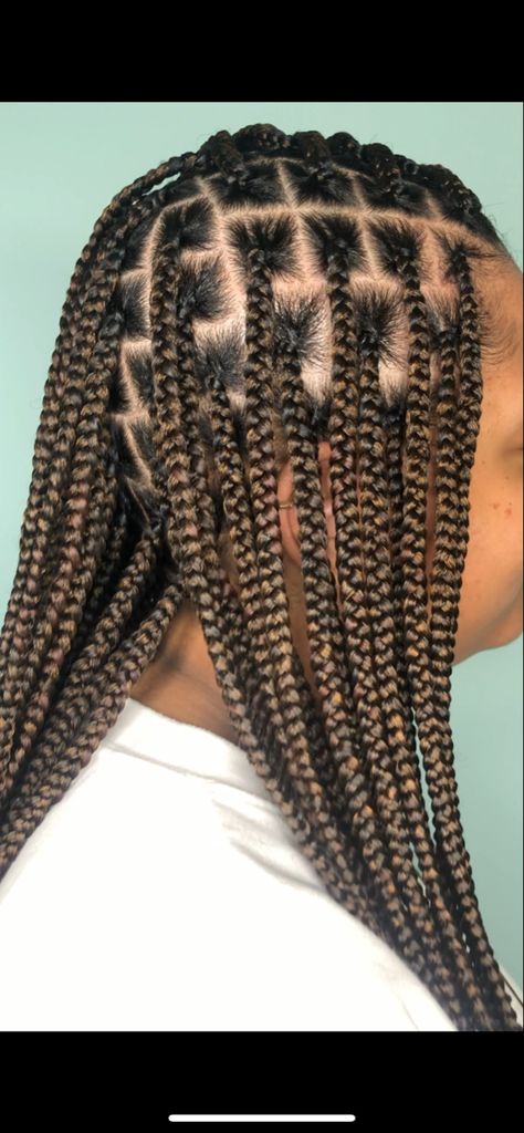 Knotless Braids With Under Color, Knotless Box Braids Brown And Black, Brown Box Braids Medium, Black And Brown Knotless Braids Mixed, Color 1b/30 Box Braids, Knotless Box Braids Medium Color Brown, Mixed Brown Knotless Braids, Brown Medium Knotless Braids, Brown Knotless Braids For Black Women