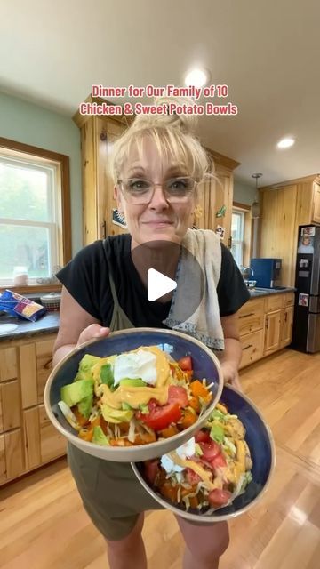 Heather Bell on Instagram: "These bowls were amazing!!! #justthebells10 #bigfamilylife #familygoals #bigfamilycooking #familytime #summervibes #dinnerideas #familymeals" Super Easy Dinner Ideas, Just The Bells 10, Sweet Potato Bowls, Super Easy Dinner, Chicken Sweet Potato, Chicken Dinners, Easy Dinner Ideas, Family Cooking, Family Goals