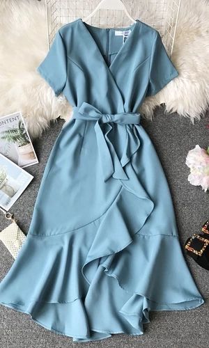 d961e9f236177d65d21100592edb0769desc52924106ri Blue Dress Formal, Dressy Dresses, Fashion Dresses Casual, Dress Elegant, Mode Inspiration, Classy Dress, Vintage Dress, Modest Fashion, Classy Outfits