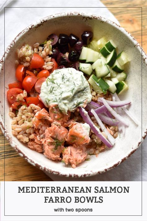 Farro Bowls, Farro Bowl, Mediterranean Salmon, Mediterranean Bowls, Flaked Salmon, Salmon Bowl, Perfect Lunch, Dinner Healthy, Cooking Salmon