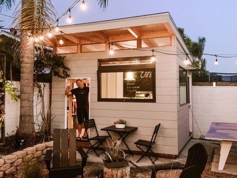 A man built a café for his family in their backyard - Insider Front Yard Cafe Design, Garage Cafe Design Ideas, Shed Coffee Shop Ideas, Cafe Shed, Shed Coffee Shop, Backyard Cafe Ideas, Tiny Cafe Design, Roadside Farmstand, Mini Cafe Ideas