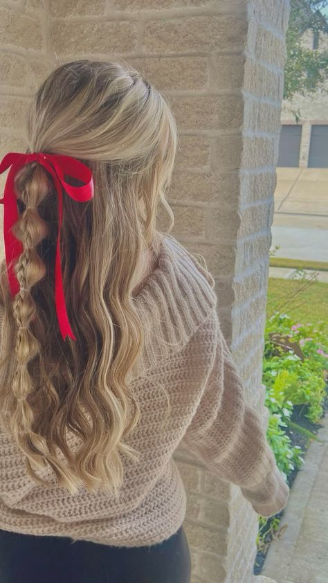 Red Outfit Hairstyle, Really Cute And Easy Hairstyles, Cheer Bows Hairstyles, Red Hair Bow Aesthetic, Cheer Hairstyles With Bows Short Hair, Hairstyles With Ribbon Bow, Hairstyles With Mini Bows, Cute Winter Hairstyles For School, Hairstyles With Big Bow