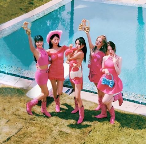 Swimming Pool Outfit, Queen Summer, G-idle Yuqi, Group Poses, Barbie World, Group Photos, Extended Play, G I Dle, Concert Outfit