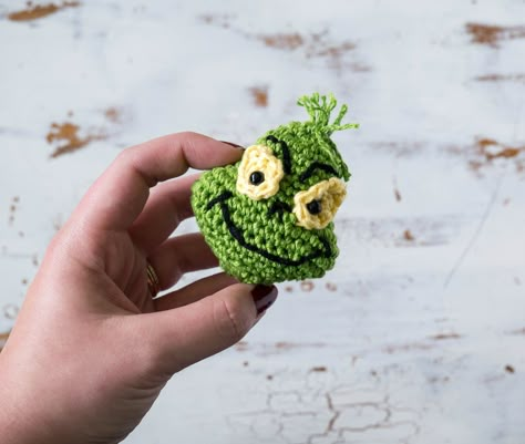 Crochet Grinch Inspired Christmas Ornament Crochet Movie, Grinch Head, Crochet Grinch, The Grinch Who Stole Christmas, Crochet Creatures, Crochet Christmas Ornaments Free, Crochet Holiday, Hate Christmas, Handprint Ornaments