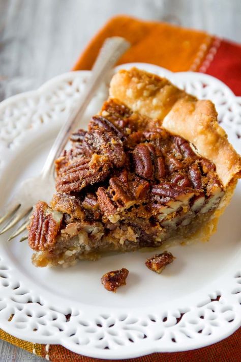 How to make the BEST pecan pie. My grandmother's recipe, this pecan pie sits in a buttery flaky pie crust and is a staple at every Thanksgiving table. Recipe on sallysbakingaddiction.com Egg Wash For Pie, Friendsgiving Recipes, Buttery Flaky Pie Crust, Homemade Pecan Pie, Sallys Baking, Best Pecan Pie, Pecan Pie Easy, Pecan Pie Filling, Baking Desserts