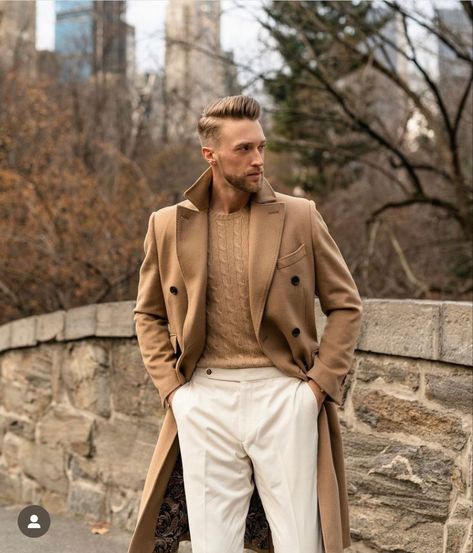 Mens Fall Outfits, Italian Mens Fashion, Tan Outfit, Sweater Outfits Men, Winter Coat Outfits, White Pants Outfit, Pants Outfit Men, Fall Outfits Men, Mens Winter Coat