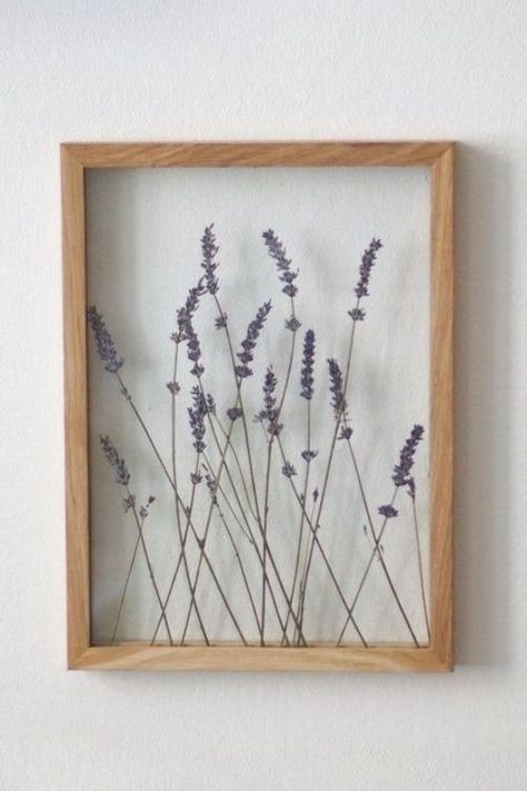 Pressed Lavender, Pressed Flowers Diy, Lavender Art, Dried Flowers Diy, Diy Fleur, Pressed Flower Frame, Wood Gallery Frames, Pressed Flower Crafts, Fleurs Diy