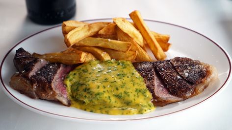 Bernaise Sauce, Béarnaise Sauce, Flap Steak, Sauce Béarnaise, Steak And Chips, Bearnaise Sauce, Sbs Food, Garlic Butter Steak, Steak Frites