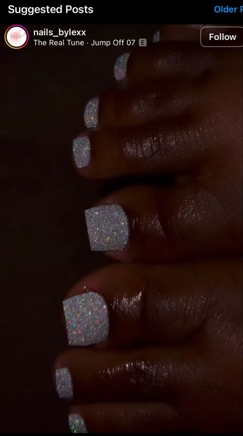 Prom Toenail Ideas, January Pedicure Ideas, White Glitter Pedicure, Grey Toenails, Glitter Toes Pedicure, Sparkle Toe Nails, Silver Toe Nails, Sparkly Pedicure, Silver Toenails