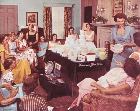 Tupperware party Tupperware Party, Cloth Banners, Kitchen Queen, Nostalgic Images, Rosie The Riveter, Vintage Tupperware, Vintage Radio, Vintage Life, Vintage Pictures