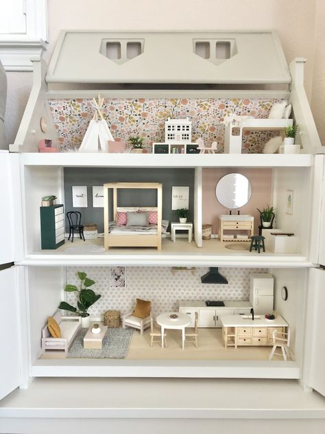 Mini Adventures, Dollhouse Inspiration, Dollhouse Design, Haunted Doll, Modern Dollhouse Furniture, Big Girl Bedrooms, Doll House Plans, Mini Doll House, Doll House Crafts