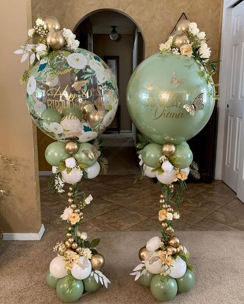 Green Balloon Bouquet, Dekor Simple, Quince Centerpiece, Merida Birthday Party, Butterfly Sweet 16, Balloons Centerpieces, Quince Centerpieces, Princess Sweet 16, Balloon Table Centerpieces