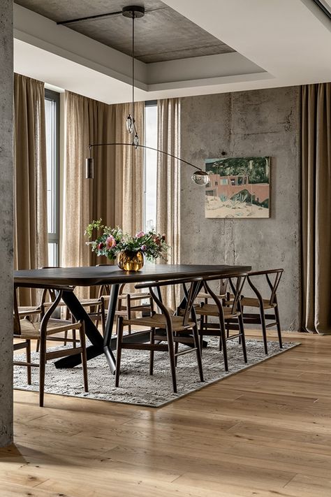 Chicago Sunset: A Luxury Industrial Loft - Decoholic Luxury Industrial Interior, Chicago Sunset, Industrial Dining Room, Luxury Industrial, Mid Century Modern Dining Room, Industrial Dining, Industrial Interior Design, Built In Furniture, Master Decor