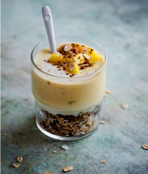 Unlock the Power of Bee Pollen: Health Benefits & How to Eat It Bee Pollen How To Eat, Bee Pollen Benefits, Benefits Of Bee Pollen, Elderberry Gummies, Vitamin C And Zinc, Elderberry Syrup, Morning Smoothie, Local Honey, Bee Pollen