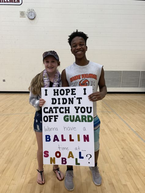 Basketball Proposal, Promposal For Him, Sadie Ideas, Promposal Ideas For Him, Girl Ask Guy, Basketball Promposal, Prom Posals, Dance Asks, Hoco Signs