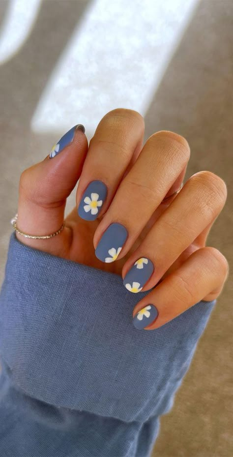 Gel Nails Colour Ideas, Cute Summer Nails Almond Short, Summer Short Almond Nails, Colour Nail Art, Design Ongles Courts, Nails Daisy, Nail Art Bleu, Daisy Nail Art, Manikur Kuku