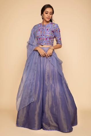 Indian Reception Outfit, Tissue Lehenga, Purple Lehenga, Simple Lehenga, Lehenga Blouse Designs, Blue Lehenga, Half Saree Designs, Blouse Silk, Lehenga Skirt