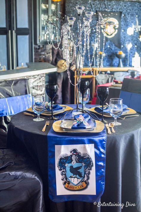 These Ravenclaw table decor ideas are great! I love the blue and gold tablescape and the candle tree centerpiece. #entertainingdiva #harrypottertable  #harrypotterparty #tablesettings #tablescape #harrypotterparty Harry Potter Table Decor, Harry Potter Decor Ideas, Harry Potter Table, Harry Potter Themed Party, Lace Candle Holders, Ipad Sketch, Hogwarts Great Hall, Harry Potter Halloween Party, Cumpleaños Harry Potter