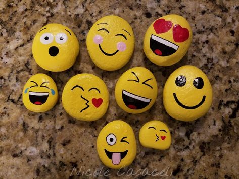 Emoji rocks #52rocks #paintedrocks #kindnessrocks Emoji Rocks, Rock Painting Ideas For Beginners, Easy Rock Painting Ideas, Easy Rock Painting, Painting Ideas For Beginners, Rock Painting Ideas, Rocks Painted, Stone Art Painting, Painted Rocks Kids