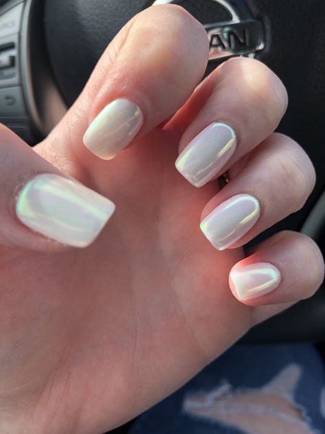 White with chrome powder Unicorn effect White nails White Metallic Nails Acrylic, White Shalac Nails, White Nails With White Chrome, White Acrylic Nails Chrome, Dip Nail Chrome, Chrome White Short Nails, White Nail Polish With Chrome, White Chrome Natural Nails, White Chrome Nails Coffin Short