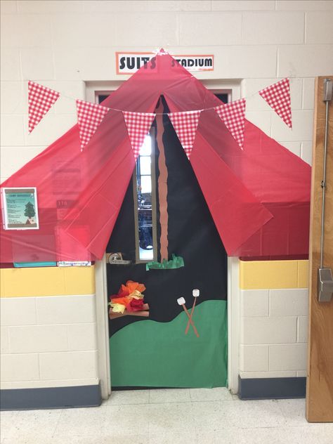 Camping themed classroom door Classroom Camping, Money Kindergarten, Classroom Decor Middle, Preschool Boards, Camping Theme Classroom, Diy Classroom Decorations, Classroom Decor High School, Kindergarten Classroom Decor, Spring Camping