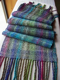 Rigid Heddle Weaving Projects, Tapestry Loom Weaving, Weaving Patterns Loom, Rigid Heddle Weaving Patterns, Weaving Scarfs, Art Yarn Weaving, Weaving Patterns Design, Noro Yarn, Weaving Loom Diy