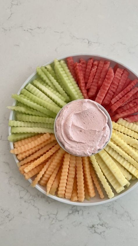 Fruit Fries with Strawberry Dip by Simplyhealthymama - FoodSocial Toaster Tortilla, Banana Bread Loaf, Pineapple Watermelon, Strawberry Shortcake Recipes, Roasted Strawberries, Veggie Tray, Strawberry Dip, Gluten Free Grains, Fruit Dip