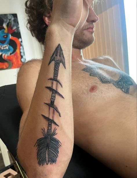 Arrow tattoo Cool Arrow Tattoos, Broken Arrow Traditional, Arrow Tattoo Men, Arrow Tattoos For Men, Arrow Head Tattoos, Arrowhead Tattoo, Arrows Tattoo, Mens Arrow Tattoo, Country Tattoos