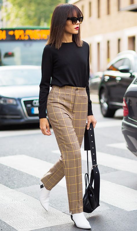 Let the outfits here be your saving grace every time you were supposed to be somewhere 10 minutes ago. Mode Dope, Plaid Pants Outfit, White Boots Outfit, Shop Street, Quoi Porter, Street Style 2017, 1980s Fashion, Plaid Pants, Inspired Outfits