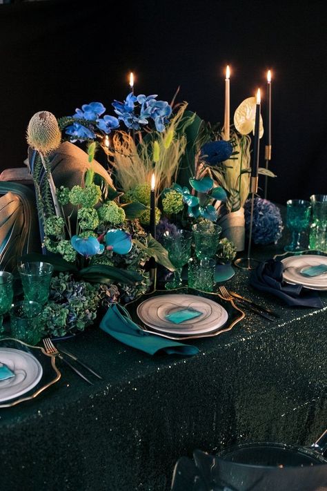 Disney Movie Night Dinner, Wedding Decor Table, Plant Installation, Corporate Event Design, Flower Installation, Dinner Table Decor, Dinner Decoration, Outdoor Wedding Decorations, Wedding Vibes