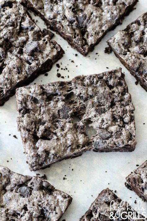 Oreo Krispie Treats | Community Post: 22 Decadent Oreo Treats That Are So Good They Should Be Illegal Oreo Krispie Treats, Oreo Rice Krispie Treats, Oreo Treats, Krispie Treats Recipe, Rice Recipes For Dinner, Oreo Recipes, Dessert Dips, Oreo Dessert, Crispy Treats