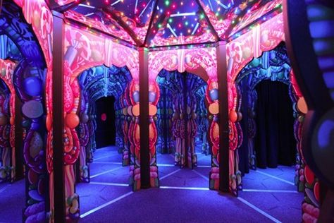 Palace of Sweets Mirror Maze, Wildwood, New Jersey, USA Mirror House Circus, Circus Mirror Maze, Hall Of Mirrors Circus, House Of Mirrors Carnival, Mirror Maze Aesthetic, Hall Of Mirrors Aesthetic, Circus Mirror, Mirrors Aesthetic, Aesthetic Carnival