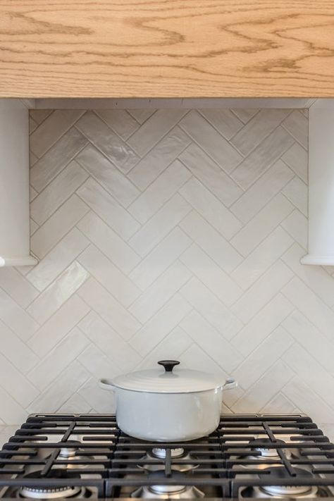 Herringbone Tile Splashback Kitchen, Hair And Bone Backsplash, Kitchen Backsplash Ideas Herringbone, Matte Herringbone Backsplash, Classic White Backsplash, Kitchen Splash Back Ideas Tiles, Contemporary Kitchen Backsplash Ideas, Large Herringbone Backsplash, Herringbone Backsplash White