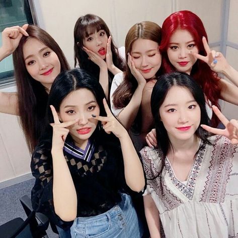 Soo Jin, Entertainment Design, Mode Kpop, Group Photo, Cube Entertainment, Group Photos, Girl Bands, Extended Play, G I Dle