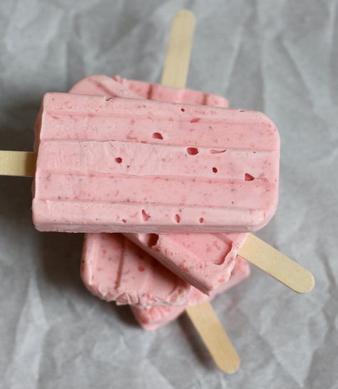 Creamy Strawberry Lemonade Popsicles | Dough-Eyed Strawberry Ice Pops Homemade Popsicles, Frozen Strawberry Popsicles, Strawberry Yogurt Popsicles For Kids, Strawberry Frozen Yogurt Popsicles, Milk Popsicles, Mixed Berry Popsicles, Lemonade Popsicles, Ice Pop Recipes, Fruit Popsicles