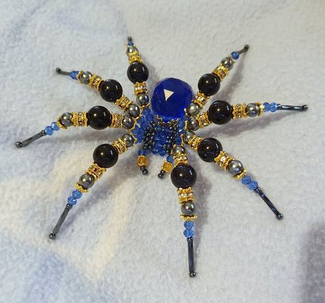 Gemstone Spiders - CRYSTAL SPIDER WEB Beaded Spider Web, Spider Web Diy, Bead Spider, Christmas Tree Colour Scheme, Wire Animals, Halloween Beaded Jewelry, Crystal Spider, Spider Drawing, Christmas Spider