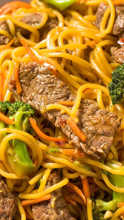 The Best Beef and Vegetable Lo Mein | getcakerecipes Lo Mein Noodles Recipe, Wok Food, Beef Lo Mein Recipe, Pasta Food Recipes, Beef Lo Mein, Chinese Noodle Recipes, Vegetable Lo Mein, Best Food Recipes, Cake Pizza