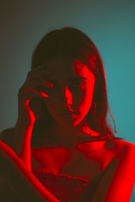 Light On Eyes Photography, Photos With Dramatic Lighting, Red Lighting Portrait, Coloured Light Photography, Intense Lighting Photography, Red Light Reference, Colorful Lighting Portrait, Intense Lighting Reference, Dramatic Lighting Portrait Photography